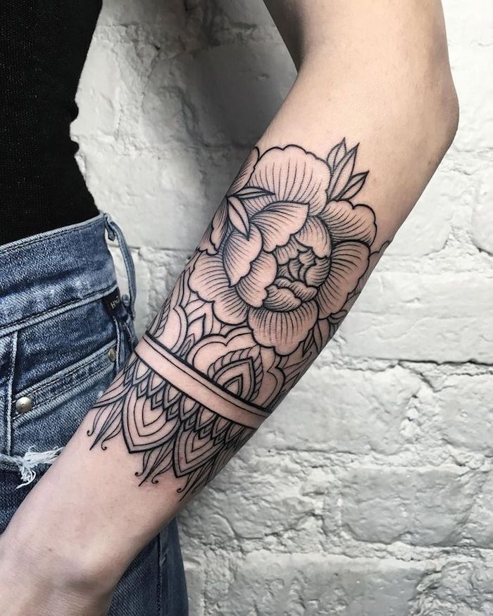 Tatuajes en el brazo para mujeres: Ideas creativas y diseños inspiradores - [2023 ]